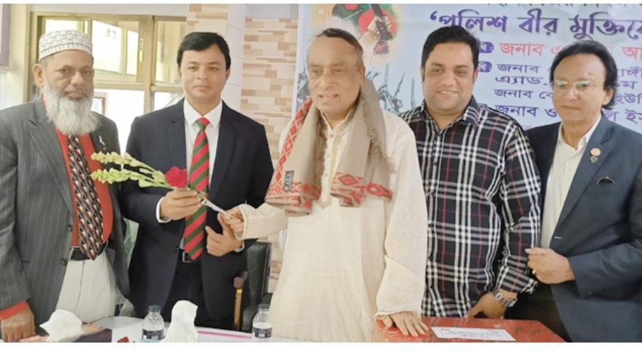 বরিশালে পুলিশের ৯২ জন মুক্তিযোদ্ধাকে সংবর্ধনা ।  দখিনের সংবাদ