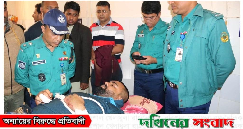 বরিশাল বিশ্ববিদ্যালয়ের ছাত্রলীগের ২ নেতাকে কুপিয়ে জখম