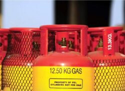 দাম কমলো এলপি গ্যাসের, আজ থেকে কার্যকর। দখিনের সংবাদ