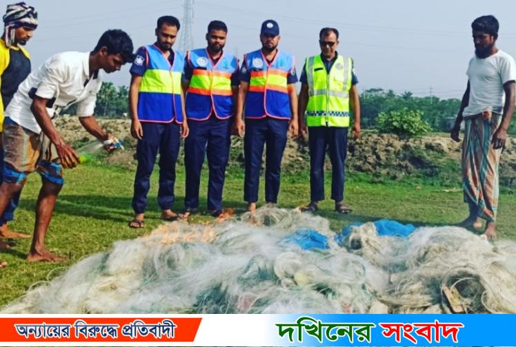 নৌ পুলিশ বরিশাল অঞ্চলের অভিযানে বিপুল পরিমান অবৈধ জাল জব্দ, গ্রেফতার ৬
