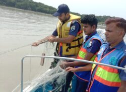 নৌ পুলিশ বরিশাল অঞ্চলের অভিযানে বিপুল পরিমান অবৈধ জাল জব্দ, গ্রেফতার ৭