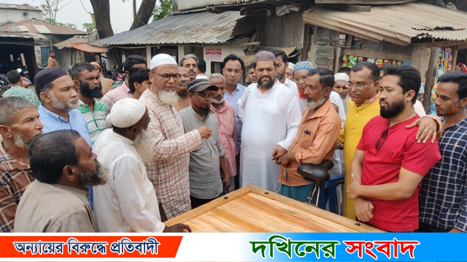 এসএম জাকিরের উপহারের ভ্যান পেয়ে হাসি ফুটেছে হতদরিদ্র ইসমাইলের মুখে