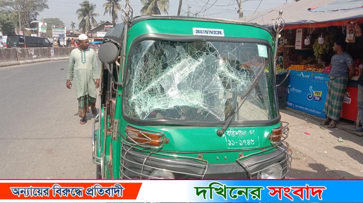 বরগুনায় বাস কাউন্টার দখল নিয়ে বিএনপির দু’গ্রপের সংঘর্ষ, আহত ১০