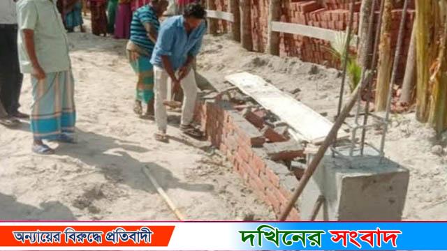 বরিশালে সরকারি জমিতে নির্মাণাধীন অবৈধ স্থাপনা গুড়িয়ে দিল প্রশাসন