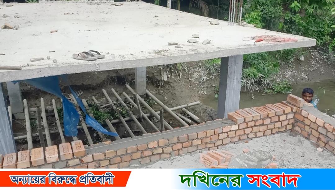 বরিশালে সরকারি খাল দখল করে স্থাপনা নির্মাণের অভিযোগ