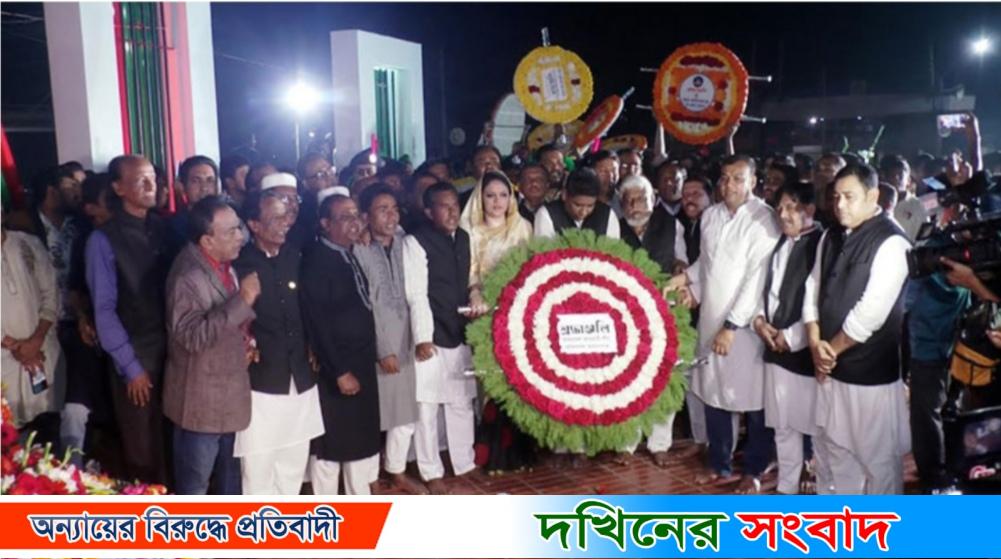 বরিশালে একুশের প্রথম প্রহরে শহীদদের প্রতি সর্বস্তরের মানুষের বিনম্র শ্রদ্ধা