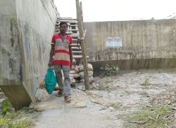 পিরোজপুরে পৌনে ৬ কোটি টাকায় নির্মিত সেতুটি ১৩ গ্রামের মানুষের গলার কাঁটা