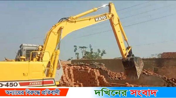 নলছিটিতে ৬ টি ইটভাটায় অভিযান ৬ লাখ টাকা জরিমানা কাঁচা ইট ধ্বংস