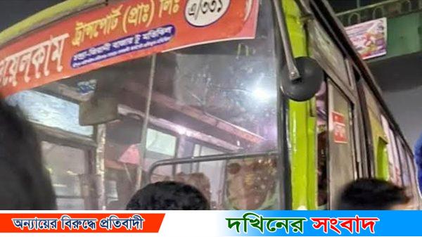 সাভারে যাত্রীবেশে চলন্ত বাসে ডাকাতি, আহত ৪