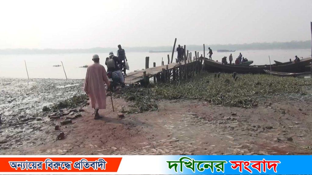 সিডরে পন্টুন ভেসে যাওয়ার ১৮ বছরেও চালু হয়নি ফেরি চলাচল, ভোগান্তি
