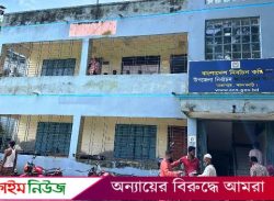 ঝালকাঠিতে ঘুষ না পেয়ে যুবককে ঘাড় ধাক্কা দিয়ে বের করে দিলেন নির্বাচন অফিসার!