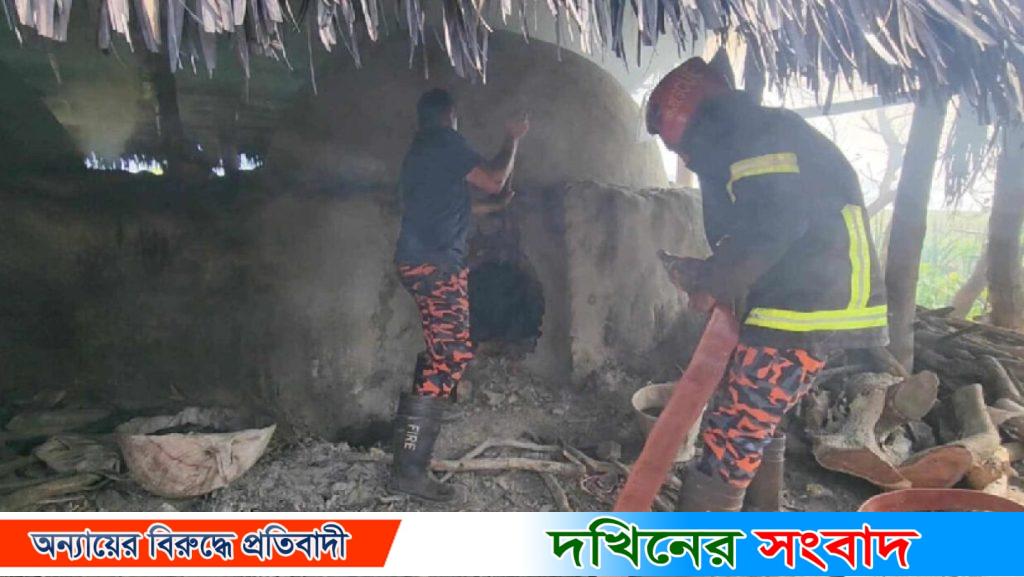 বরগুনায় অবৈধ কয়লা চুল্লি ধ্বংসে প্রশাসনের অভিযান