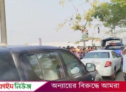 পটুয়াখালীতে প্রকল্প পরিচালকের গাড়িবহর আটকে দিল বিক্ষোভকারীরা
