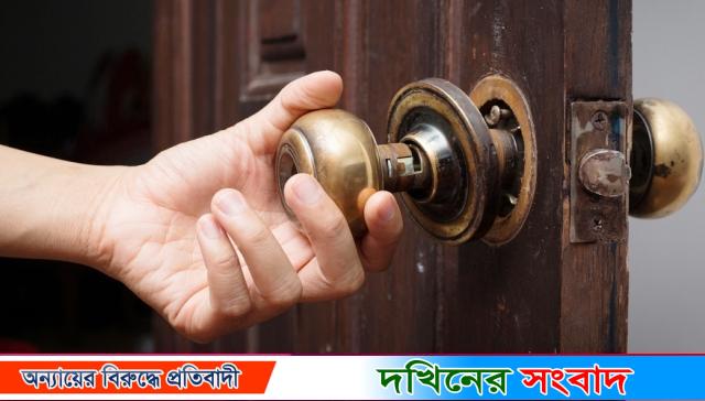 বরিশালে দিন দুপুরে ব্যাংক কর্মকর্তা-স্কুলশিক্ষকের বাসায় চুরি