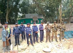 মাদারীপুরের শিবচরে সাংবাদিকের বসত বাড়ি ভাঙচুর-লুটপাট