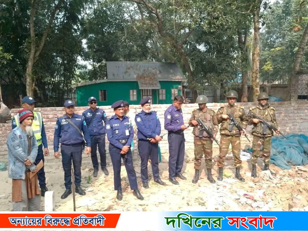 মাদারীপুরের শিবচরে সাংবাদিকের বসত বাড়ি ভাঙচুর-লুটপাট