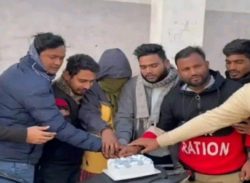 ছাত্রলীগের সাবেক সাধারণ সম্পাদক মুখ ডেকে প্রতিষ্ঠাবার্ষিকীর কেক কাটলেন