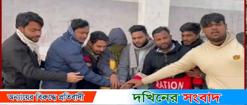 ছাত্রলীগের সাবেক সাধারণ সম্পাদক মুখ ডেকে প্রতিষ্ঠাবার্ষিকীর কেক কাটলেন