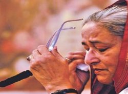 ! অল্পের জন্য বেঁচে গিয়েছি’ কথা বলতে গিয়ে কেঁদে ফেললেন : সাবেক প্রধানমন্ত্রী শেখ হাসিনা