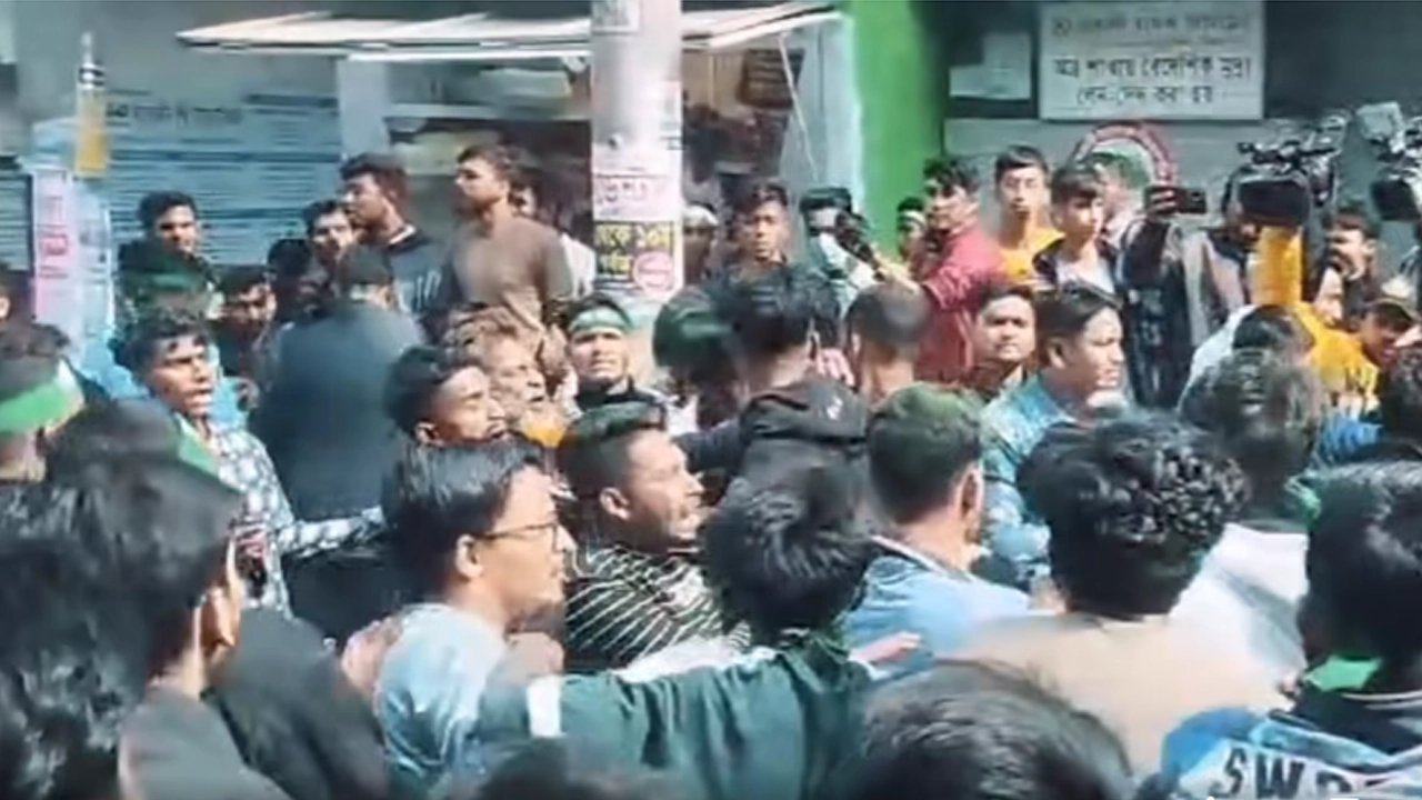 বরিশাল নগরীতে ছাত্রদলের প্রতিষ্ঠাবার্ষিকীতে দুই গ্রুপের সংঘর্ষ