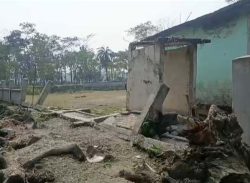 ঘূর্নিঝড়ে বরাদ্দের টাকা আত্নসাতের অভিযোগ প্রধান শিক্ষকের বিরুদ্ধে