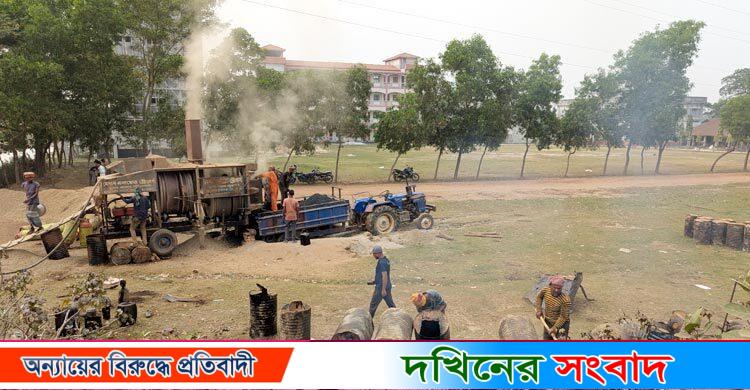 কলাপাড়ায় বালি-খোয়ার ময়লা আর মেশিনের শব্দে অতিষ্ঠ শিক্ষার্থীরা