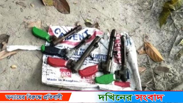 বরিশালে পুকুর থেকে পরিত্যক্ত অবস্থায় ৫টি পাইপ গান উদ্ধার, এলাকাজুড়ে আতঙ্ক