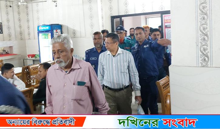 ছবি তোলায় সাংবাদিকদের ওপর চটলেন সাবেক এমপি শম্ভু