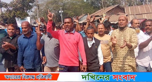 ঝালকাঠিতে প্যানেল ইউপি চেয়ারম্যান হলেন যুবলীগ নেতা, পরিষদে তালা দিল বিক্ষোভকারীরা