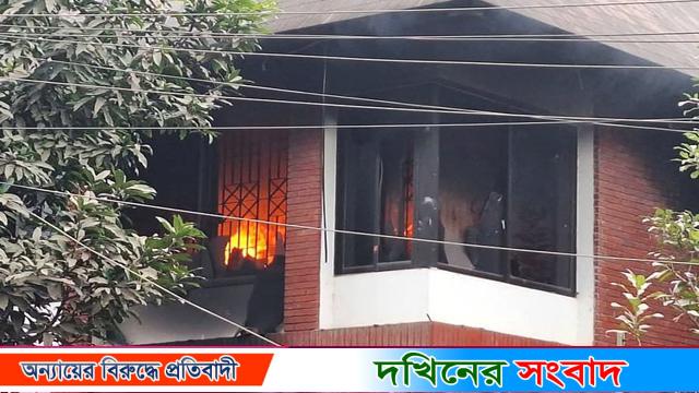 তোফায়েল আহমেদের ভোলার বাসা ভাঙচুর করে আগুন দিল ছাত্র-জনতা