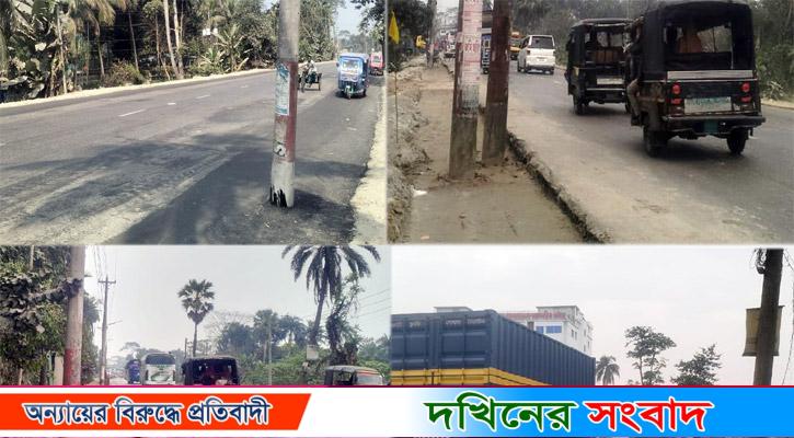 বরিশালে বৈদ্যুতিক খুঁটি মহাসড়কের মধ্যে রেখেই চলছে কার্পেটিং