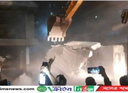 বুলডোজার দিয়ে গুঁড়িয়ে দেওয়া হচ্ছে ‘শেখ বাড়ি