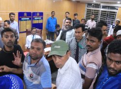 বিএনপি নেতাকে স্কুল কমিটির ১ নম্বরে না রাখায় বরিশাল শিক্ষা বোর্ডের চেয়ারম্যান অবরুদ্ধ