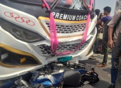 বরিশালে বাসের সঙ্গে মোটরসাইকেলের সংঘর্ষে যুবক নিহত, আহত ১