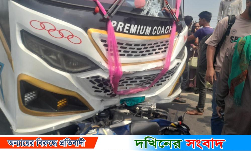 বরিশালে বাসের সঙ্গে মোটরসাইকেলের সংঘর্ষে যুবক নিহত, আহত ১