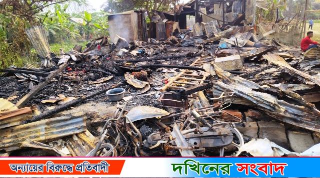 আমতলীতে মাজারে হামলা-ভাংচুর ও অগ্নিসংযোগ, আহত ৩৫