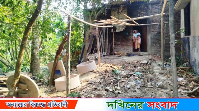 বরিশালে বিএনপি নেতার বিরুদ্ধে বসতবাড়ি ভাঙচুর করে জমি দখলের অভিযোগ
