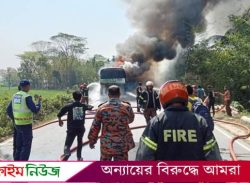 বরিশালে চলন্ত গ্রীন লাইন পরিবহনে ভয়াবহ অগ্নিকাণ্ড
