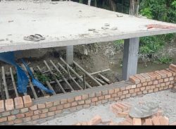 বরিশালে সরকারি খাল দখল করে স্থাপনা নির্মাণের অভিযোগ