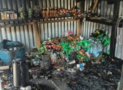 বরিশালে রাতের আঁধারে চায়ের দোকানে আ’গু’ন দিল দুর্বৃত্তরা