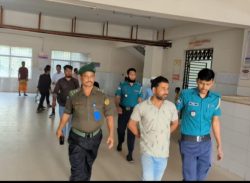 বরিশাল শেবাচিম হাসপাতাল দালাল মুক্ত চায় রোগীরা, এক দালালকে পুলিশে দিল স্বজনরা