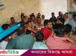 বরিশালে বিএনপির কর্মী সম্মেলনে নেতাদের সামনে যুবদল কর্মীকে মারধর