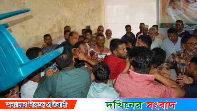 বরিশালে বিএনপির কর্মী সম্মেলনে নেতাদের সামনে যুবদল কর্মীকে মারধর