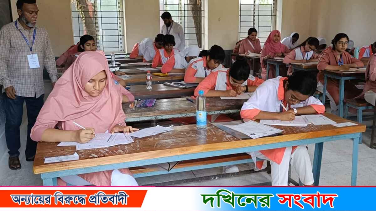 বরিশাল বোর্ডে এসএসসির প্রথমদিনে অনুপস্থিত ১০৩৩ পরীক্ষার্থী