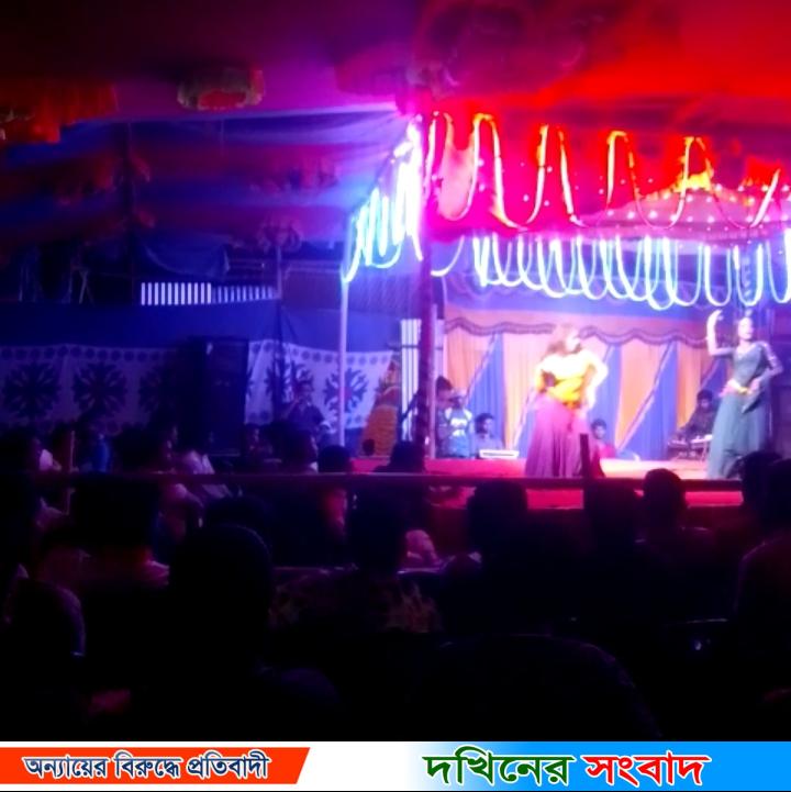 বরিশালের বাবুগঞ্জে মেলার নামে চলছে লটারি বাণিজ্য : রাতভর অশ্লীল নৃত্য