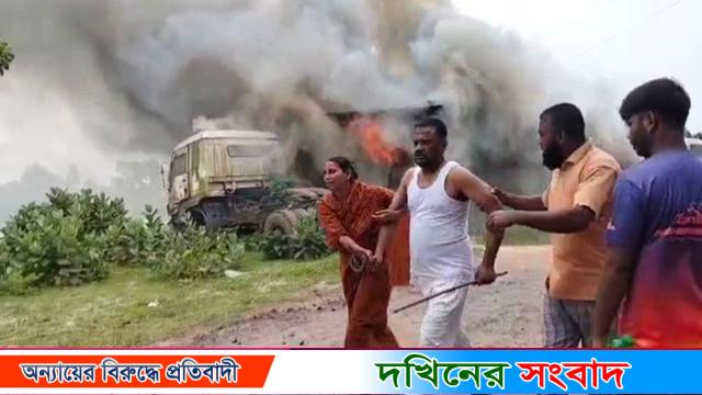 কলাপাড়ায় ব্যবসাপ্রতিষ্ঠানে হামলা চালিয়ে আগুন দিল কেন্দ্রীয় স্বেচ্ছাসেবক দল নেতা