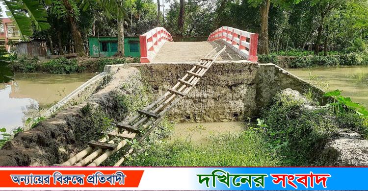 ঝালকাঠিতে সেতুতে উঠতে লাগে মই, নেই সংযোগ সড়ক