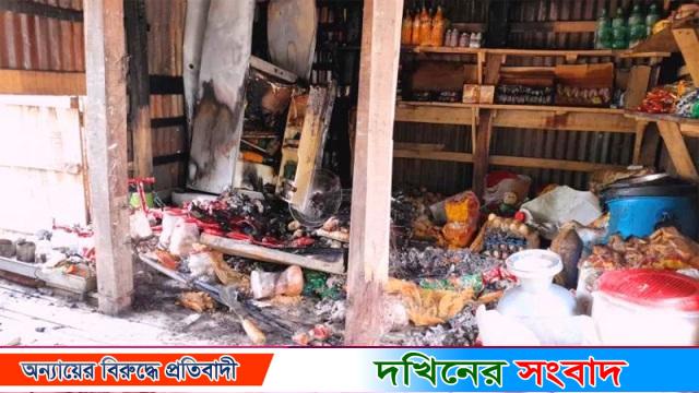 ঝালকাঠিতে ঘুমন্ত ব্যবসায়ীকে আটকে দোকানে অগ্নিসংযোগ