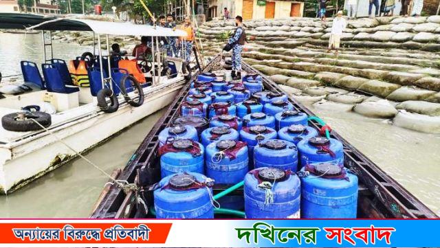 বরিশালে দেড় কোটি টাকার চিংড়ির রেণু ও ট্রলার জব্দ