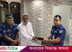 পটুয়াখালীতে একমাসে হারানো ৭০ মোবাইল উদ্ধার করে মালিককে ফিরিয়ে দিল পুলিশ